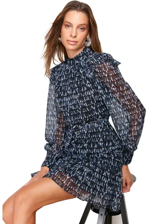 Trendyol Marineblauwe Riem Taille Opening Ruche Gedetailleerde Mini Gevoerde Geweven Winterjurk Twoaw24El00740