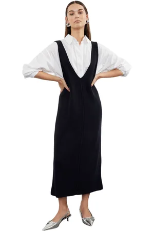 Trendyol Zwarte Maxi-Gebreide Gilet-Jurk Met V-Hals Twoaw24El00011