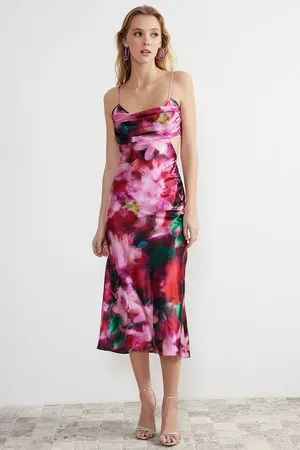Trendyol Elegante Avondjurk Van Geweven Satijn Met Roze En Veelkleurig Bloemenpatroon Tprss23El00305