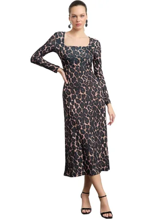 Trendyol Bruine Maxi Flounce Vierkante Hals Lichaam-Gladmakende Flexibele Gebreide Jurk Twoaw24El00613