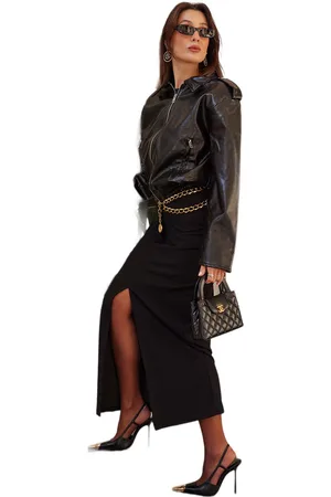 Trendyol Zwarte, Gedetailleerde Midirok Met Split Aan De Voorkant En Kokerrok Twoaw25Et00093