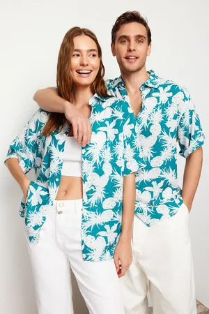 Trendyol Blauw Unisex Oversize Fit Ananas Bedrukt 100% Viscose Korte Mouw Casual Zomer Shirt Tmnss24Go00041