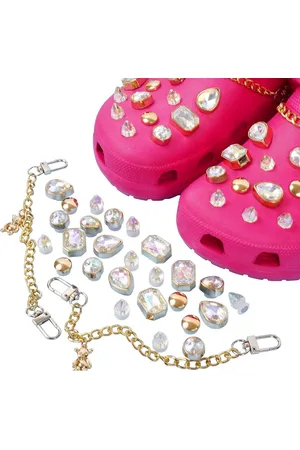 Merkloos Schoenbedels 24 stuks - Diamanten parelhangers voor schoenen, klompen en sandalen - Kunststof en strassteentjes.