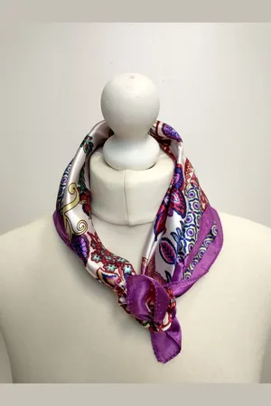 Merkloos Vierkante dames neksjaal Anja-gebloemd motief- geel blauw rood groen fuchsia zwart-50x50