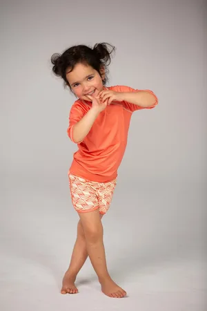 Ducksday UV-Zwemshirt voor kinderen - UV-werend UPF50+ - Rashguard met Korte mouwen - unisex - effen - maat 6 jaar
