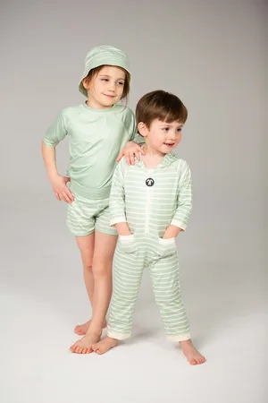 Ducksday UV-Zwemshirt voor kinderen - UV-werend UPF50+ - Rashguard met Korte mouwen - unisex - Lichtgroen effen - maat 4 jaar