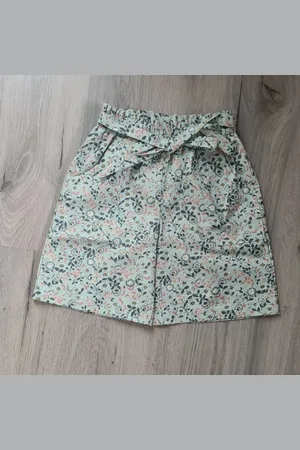 Merkloos Short bloemen - bermuda - korte broek - bloemen print - paperbag model - elastische taille - strikceintuur - meisjes - - maat 128