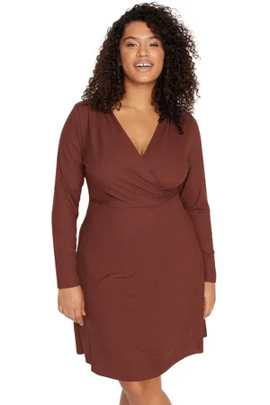Trendyol Rode V-Hals Taille Opening/Skater Dubbelrijs Gebreide Plus Size Jurk Tbbaw23Ah00020