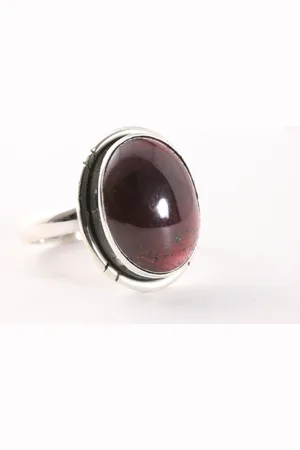 AsiAsia Ovale zilveren ring met granaat - maat 19.5
