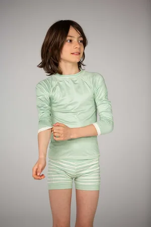 Ducksday UV-Zwemshirt voor kinderen - UV-werend UPF50+ - Rashguard met Lange mouwen - unisex - Lichtgroen effen - maat 2 jaar