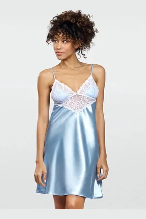 DKaren Vrouwelijke lichtblauwe satijnen chemise | cadeautip | satijnen nachthemd met kant | Luna XXL