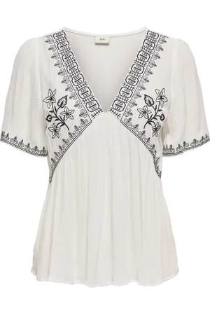 JDY HARPER S/S V-NECK EMBROIDERY TOP WVN - Dames - Blouses