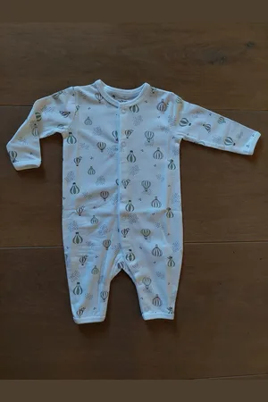 Merkloos Baby new born pyjama, biologisch katoen, unisex, maat 62/68, wit "luchtballonnen"