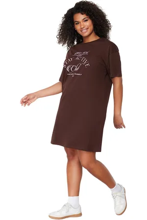 Trendyol Bruine Slogan Bedrukte 100% Katoenen Gebreide T-Shirtjurk In Grote Maten Tbbss24Ah00056