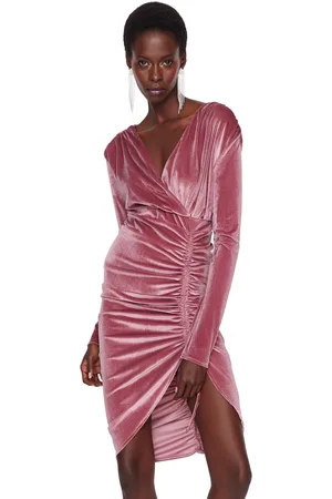 Trendyol Dusty Rose Gedrapeerde Gebreide Fluwelen Korte Elegante Avondjurk Tpraw23El00128