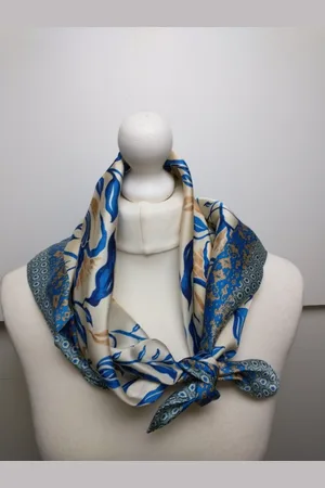 Merkloos Vierkante dames neksjaal Gail gebloemd motief beige bruin zwart groen 70x70