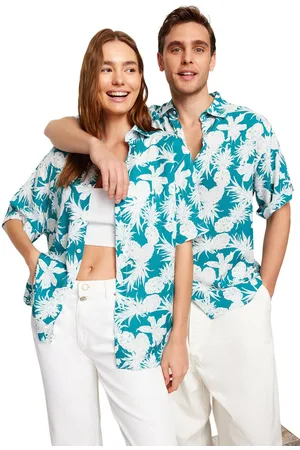 Trendyol Blauw Unisex Oversize Fit Ananas Bedrukt 100% Viscose Korte Mouw Casual Zomer Shirt Tmnss24Go00041
