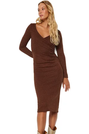 Trendyol Bruine Gebreide Jurk Met Gebreide Look, Midi-Jurk Met Dubbele Rij Knopen En Hals Twoaw24El00603