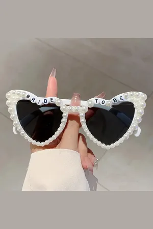 Merkloos Hartvormige zonnebril - Bride to be - Zonnebril - Bruid - Parel - Hart - Zonnebril Vrouwen - Liefde - Hart - Bril Festival - Bachelorette Party - UV400 - Wit