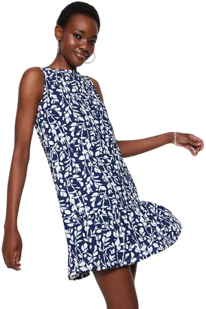 Trendyol Zwarte Stippenprint, Nul Mouw, Volants, Effen Mini-Elastische Gebreide Jurk Twoss22El0794