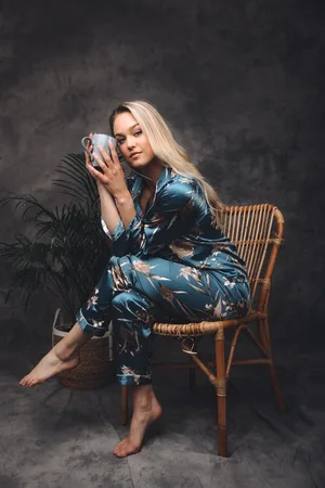 Merkloos Satijnen Pyjama Dames Petrol Roses - Luxe Nachtkleding, Hypoallergeen, Zacht, Hydraterend & Anti-Aging voor Ultiem Comfort