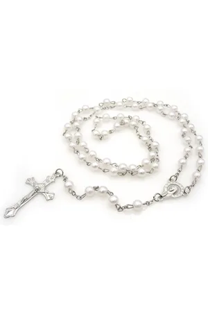 No Evil Rozenkrans met 6mm witte kunststof pareltjes op zilverkleurige ketting met kruisje en Jezus