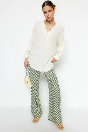 Trendyol Wijde Geweven Blouse Met V-Hals Twoss23Bz00443