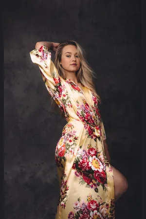 Merkloos Kimono middellang model met driekwart wijde mouw - geel met bloemen - one size - Dames Kimono