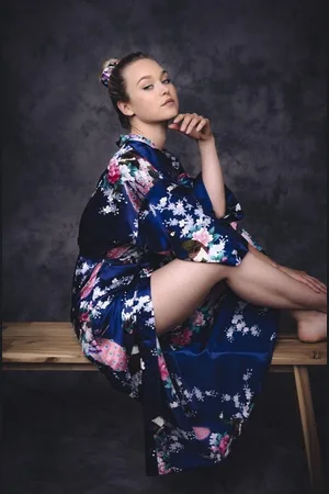 Merkloos Kimono dames satijn - met pauw en bloemenprint