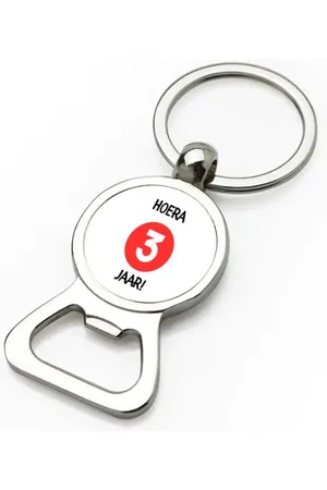Akyol Hoera 3 jaar flesopener - Verjaardag - jarigen - verjaardagscadeau - peuter - happy birthday - 9 bij 3 cm