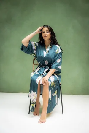 Merkloos Kimono satijn dames badjas - lang model - Exclusieve collectie - one size - kleur: met prachtig bloemen design