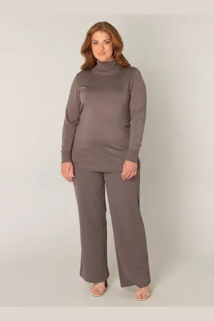 Base Level CURVY Yuena Trui - - maat 3(52)