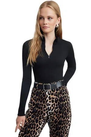 Trendyol Bordeauxrode Getailleerde, Elastische Gebreide Blouse Met Ritssluiting En Kraag Twoaw25Bz00163