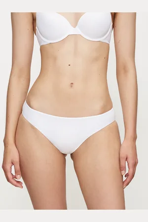 Triumph Tai-Slip Body Make-Up Essentials