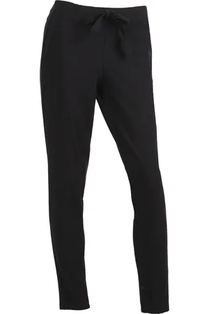 Enjoy De Travel Broek in blauw is een comfortabele en stijlvolle keuze voor elke gelegenheid