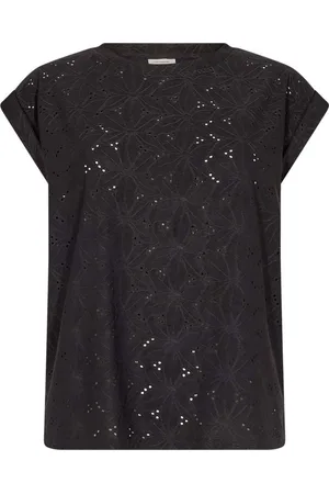 Freequent Dit T-shirt Blond Flower van is gemaakt van een zachte stof met een bloemenpatroon