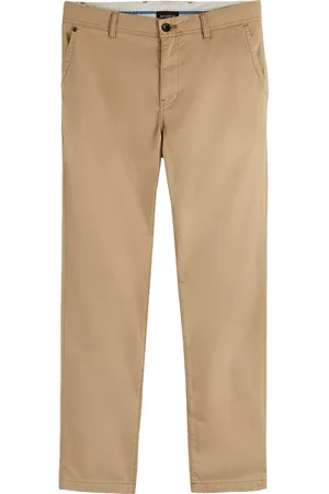 Scotch&Soda De Essentials Stuart Regular Slim Fit broek is een stijlvolle en veelzijdige keuze voor heren
