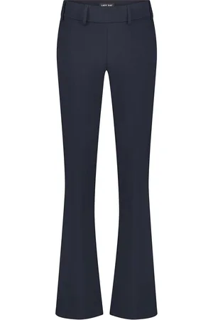 Lady Day De Poppy Flared broek is gemaakt van prachtige en comfortabele Travelstof