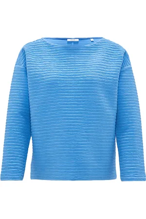 Opus De Sweater Gottoman van , een stijlvolle toevoeging aan de collectie dames sweaters, heeft een ronde halslijn en lange mouwen