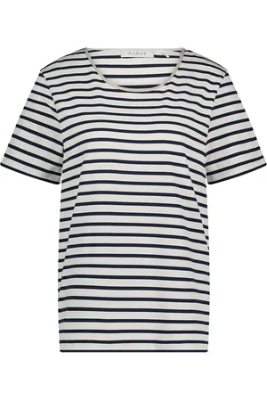 NUKUS De Tirza Top Stripe van is een casual t-shirt met een ronde hals en korte mouwen