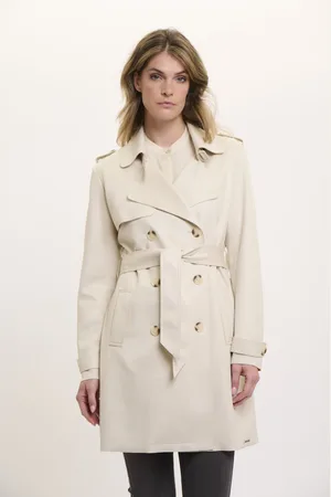 Rino & Pelle De Trenchcoat Kyona van is een elegante dames jas met een getailleerde pasvorm en lange mouwen