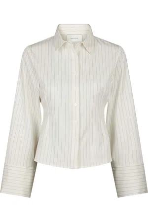 Neo Noir Blouse Rosa Pinstripe van is een stijlvolle dames blouse met een business stijl, voorzien van een spreadkraag en een aangepast pasvorm