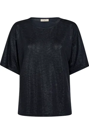 Freequent Het T-shirt Satina van is een stijlvol dames T-shirt met een minimalistisch design