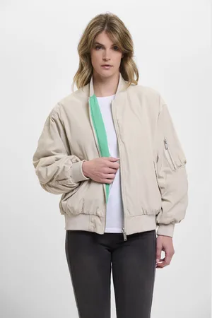 Rino & Pelle De reversible bomberjas van is een veelzijdige dames bomberjack met een casual stijl