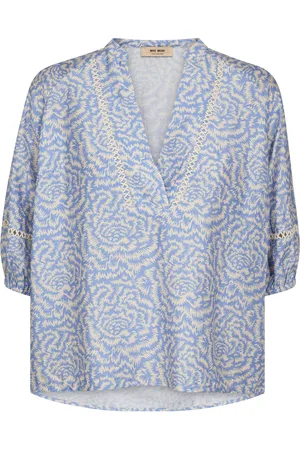 Mos Mosh De Blouse Aleyna Saku van is een casual blouse met een losse pasvorm, ideaal voor trendy gelegenheden