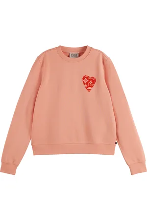 Scotch&Soda De Sweater Chest Artwork van is een stijlvolle casual sweater met een hartjespatroon