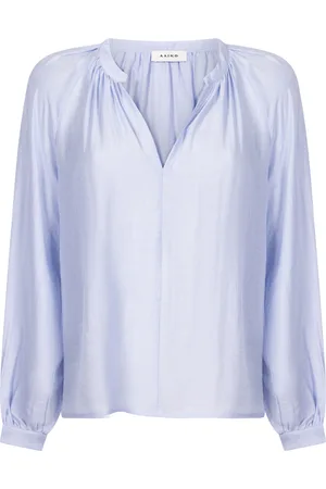 Aaiko De Blouse Alanza Shine van is een stijlvolle dames blouse met een opstaande kraag en V-hals