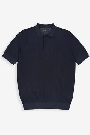 Butcher of Blue De Polo Ripley van is een stijlvolle heren polo met een opstaande polokraag en regular fit