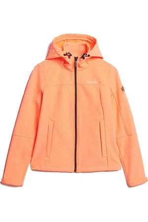 Superdry De Softshell Classic Trekker van is een stijlvolle dames softshell met lange mouwen en een praktische ritssluiting