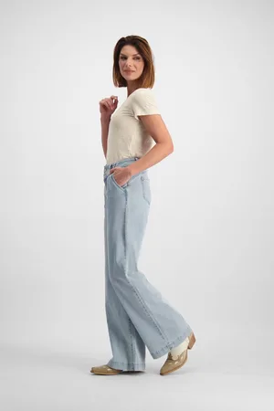 Florèz De Jeans Angela van biedt een casual stijl met een hoge taille en wijde pijpen